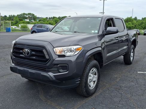Used 2022 Toyota Tacoma SR w/ SR Convenience Package RWD image 3