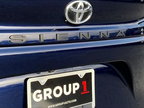 Used 2026 Toyota Sienna XLE FWD image 31