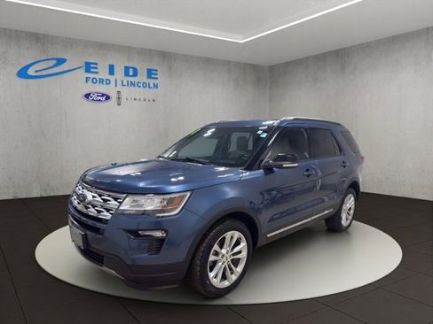 Used 2018 Ford Explorer XLT w/ Equipment Group 202A image 2