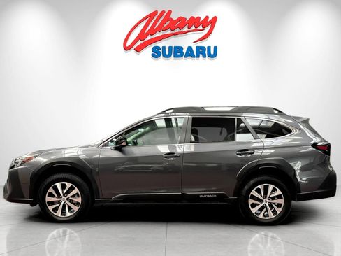 Used 2025 Subaru Outback Premium image 8