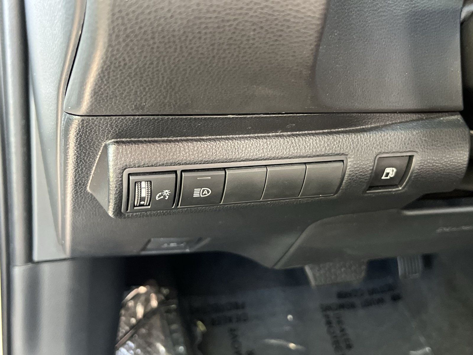 Used 2025 Toyota Corolla LE FWD image 29