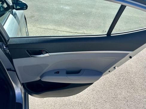 Used 2020 Hyundai Elantra SE image 28