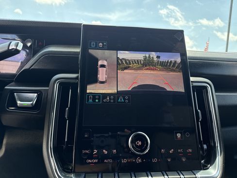 New 2026 GMC Yukon Denali w/ Sun & Power Step Package AWD/4WD image 26