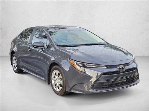 Used 2025 Toyota Corolla LE FWD image 3
