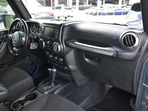 Used 2018 Jeep Wrangler Unlimited Sport S AWD/4WD image 13