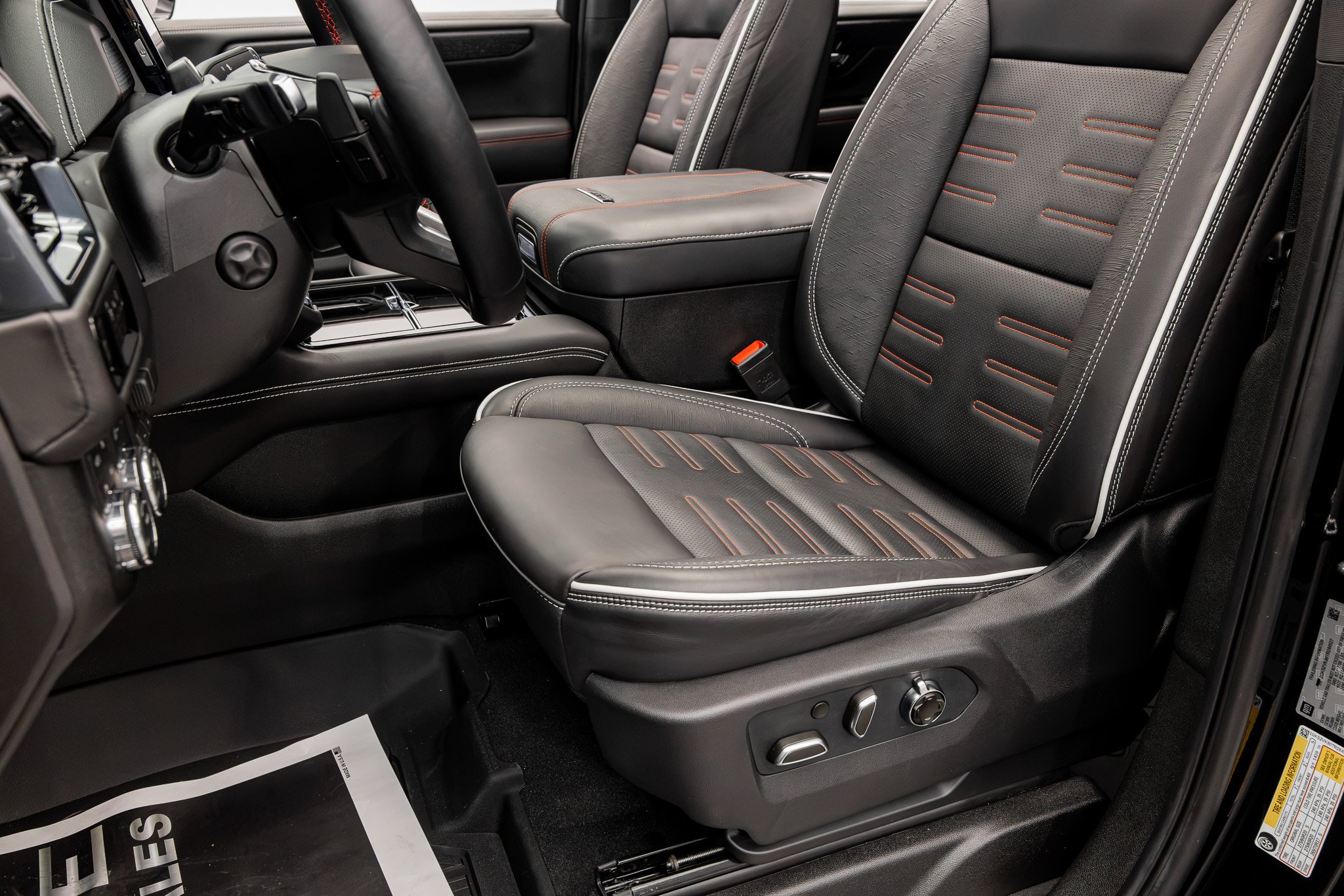 Used 2026 GMC Yukon AT4 Ultimate w/ LPO, Floor Liner Package AWD/4WD image 30