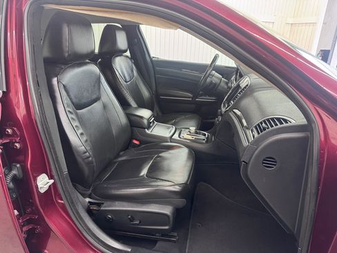 Used 2019 Chrysler 300 Limited image 10