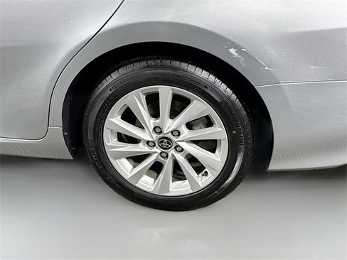 Used 2022 Toyota Camry LE image 3