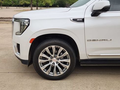 Used 2022 GMC Yukon XL Denali AWD/4WD image 8