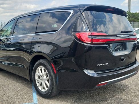 Used 2025 Chrysler Pacifica Select FWD image 7