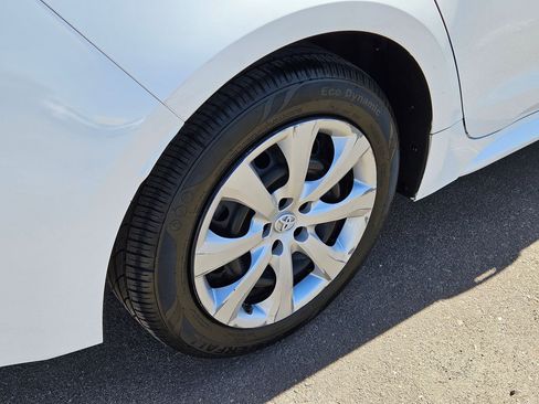 Used 2022 Toyota Corolla LE FWD image 13