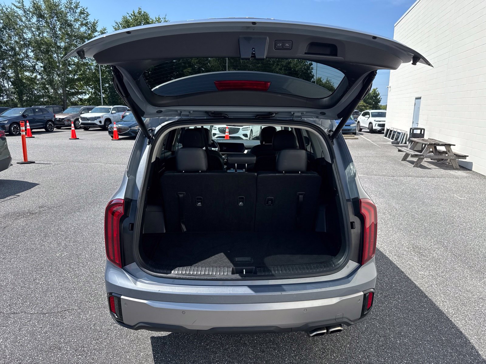 Used 2025 Kia Telluride S FWD image 10