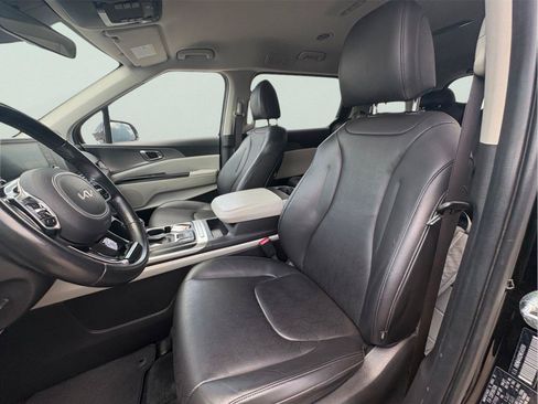 Used 2022 Kia Carnival LX FWD image 15