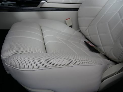 Used 2025 BMW i7 xDrive60 w/ Premium Package image 10