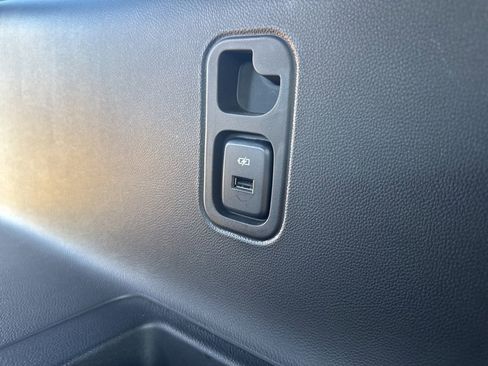 Used 2023 Chevrolet Traverse LT w/ Midnight/Sport Edition image 33