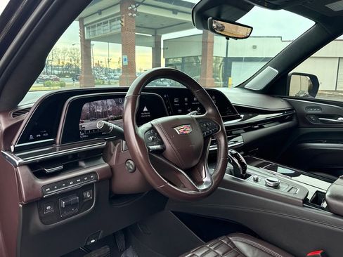 Certified 2021 Cadillac Escalade ESV Sport Platinum image 15