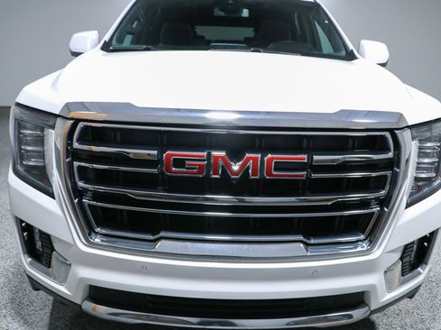 Used 2023 GMC Yukon XL SLT w/ SLT Luxury Package AWD/4WD image 4