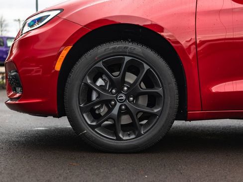 New 2026 Chrysler Pacifica Select w/ S Appearance Package image 12