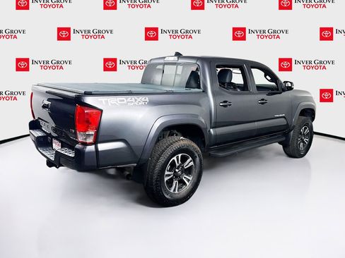 Used 2019 Toyota Tacoma TRD Sport AWD/4WD image 5