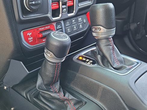 Used 2021 Jeep Wrangler Unlimited Rubicon AWD/4WD image 33