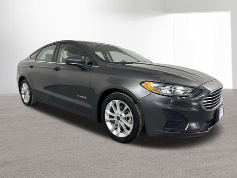 Used 2019 Ford Fusion SE image 3
