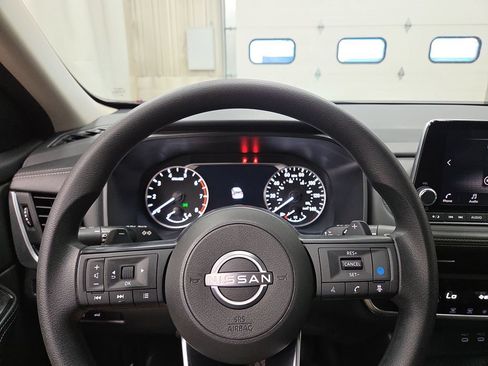 Used 2024 Nissan Rogue SV AWD/4WD image 21