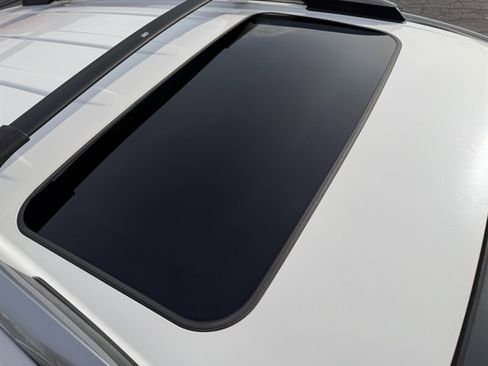 Used 2017 Toyota RAV4 SE image 33