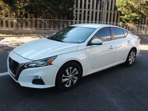 Used 2020 Nissan Altima 2.5 S FWD image 12