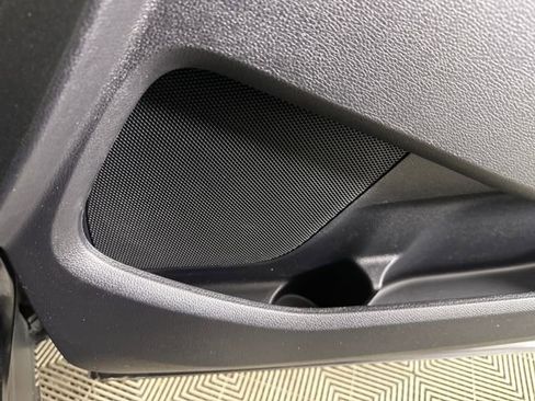 Used 2018 Ford Explorer XLT w/ Equipment Group 202A image 35