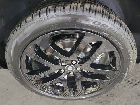 New 2025 Land Rover Discovery Sport Dynamic SE image 10