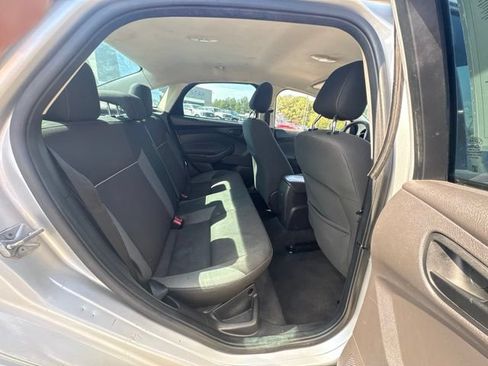 Used 2012 Ford Focus SE FWD image 22