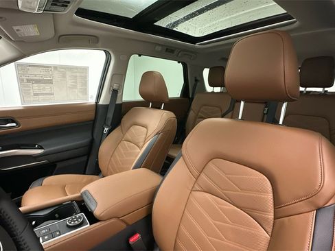 New 2025 Nissan Pathfinder Platinum w/ Cargo Package image 9