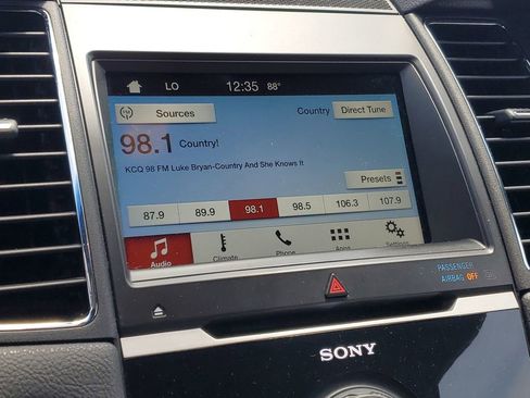 Used 2016 Ford Taurus Limited w/ Equipment Group 301A FWD image 19