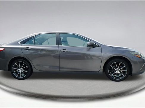 Used 2016 Toyota Camry XSE FWD image 10