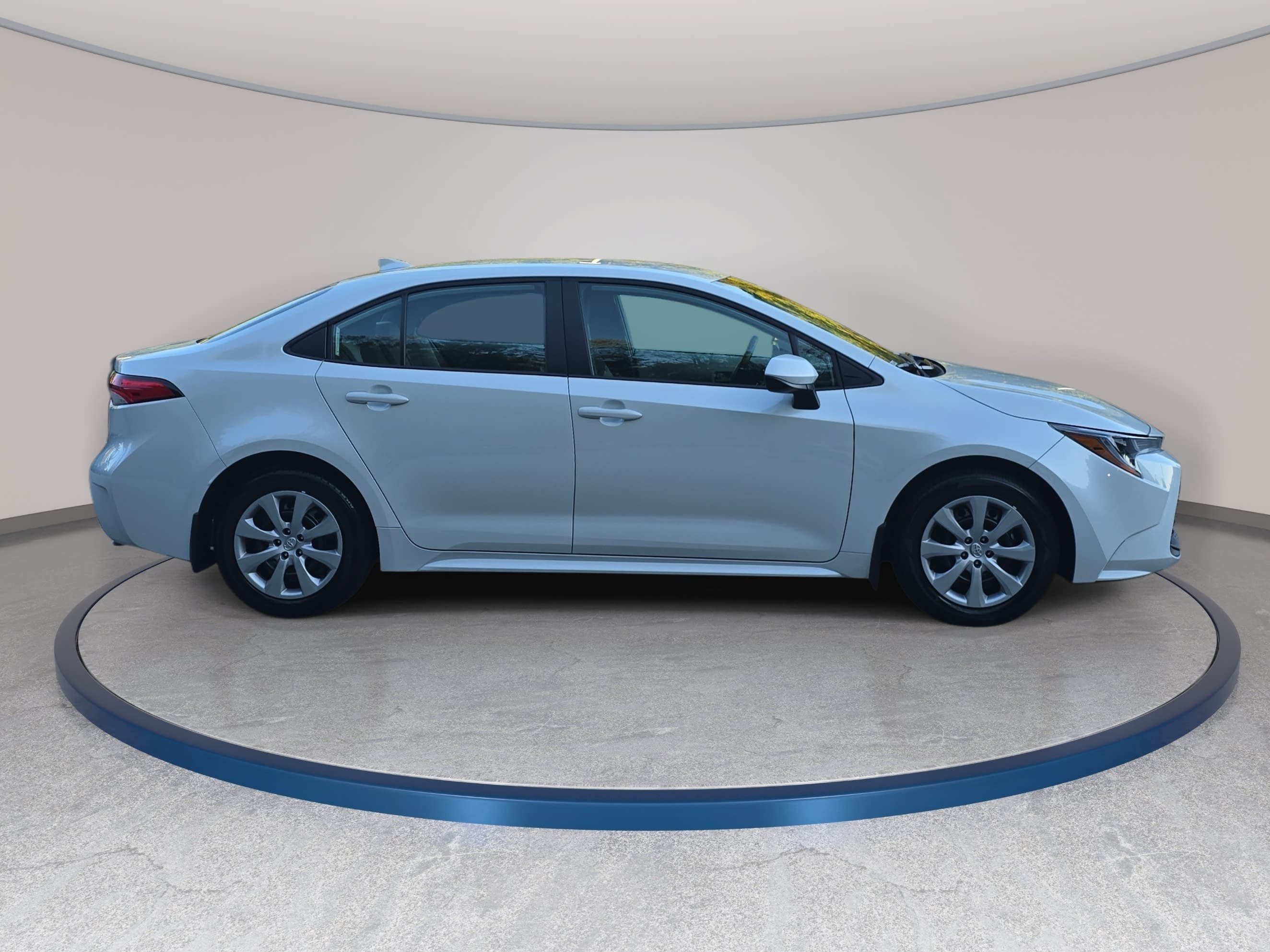 Used 2026 Toyota Corolla LE FWD image 4