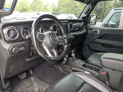 Used 2021 Jeep Wrangler Unlimited Rubicon w/ Dual Top Group AWD/4WD image 9