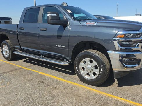 Used 2026 RAM 2500 Big Horn AWD/4WD image 2