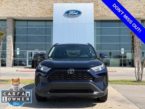 Used 2025 Toyota RAV4 XLE FWD image 2