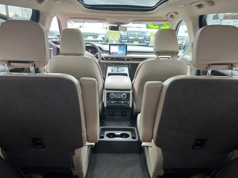 Used 2023 Lincoln Aviator AWD w/ Premium Package image 19