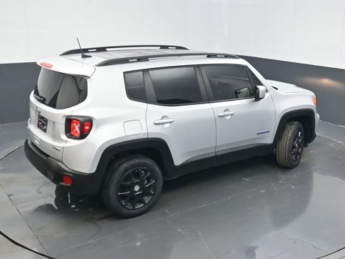 Used 2020 Jeep Renegade Latitude w/ Cold Weather Group image 43