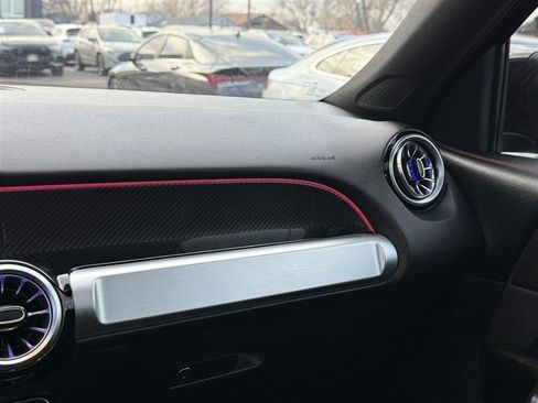 Used 2022 Mercedes-Benz GLB 250 4MATIC image 42