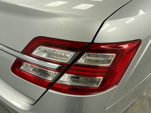 Used 2013 Ford Taurus SE image 12