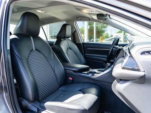 Used 2020 Toyota Camry SE FWD image 27