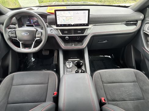 Used 2025 Ford Explorer ST AWD/4WD image 12