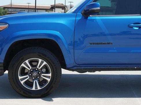 Used 2016 Toyota Tacoma TRD Sport w/ Towing Package RWD image 10