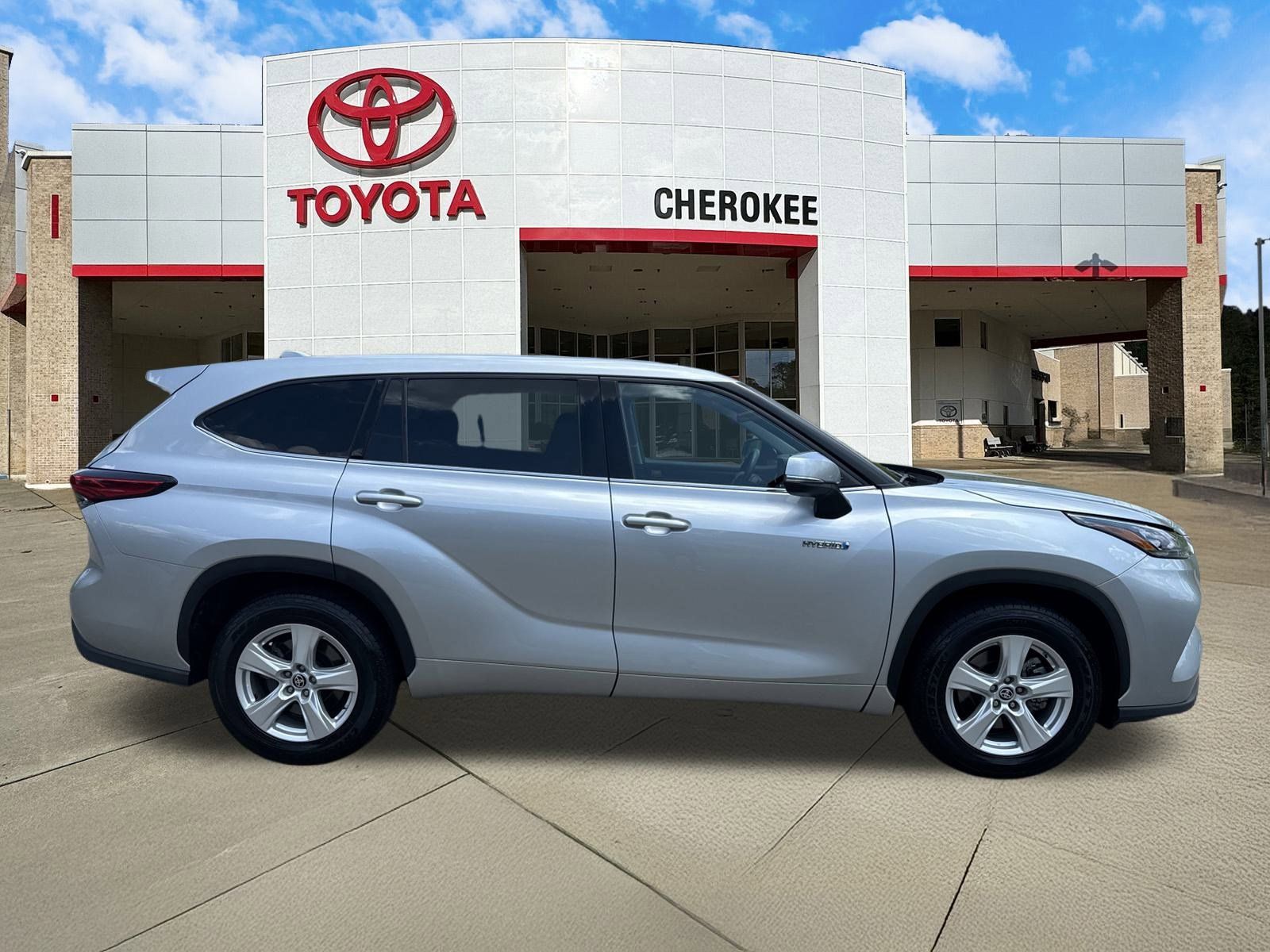 Used 2020 Toyota Highlander LE FWD image 6