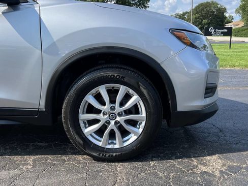 Used 2018 Nissan Rogue SV w/ Premium Package image 9