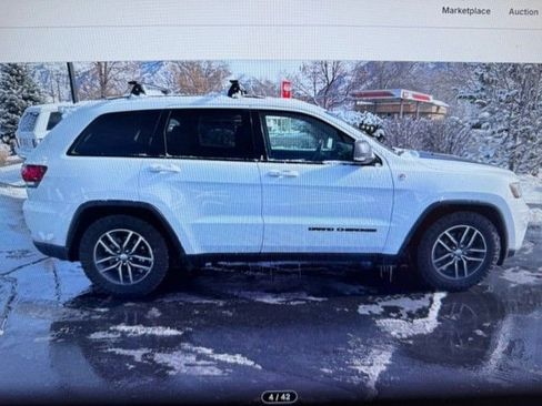 Used 2018 Jeep Grand Cherokee Trailhawk image 2
