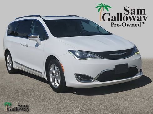Used 2020 Chrysler Pacifica Limited image 1