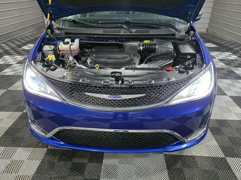 Used 2020 Chrysler Pacifica Limited image 42